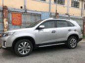 Bán Kia Sorento sản xuất năm 2017, màu bạc, 710tr