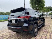 Bán xe Toyota Fortuner sản xuất năm 2019, màu đen  