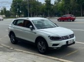 Cần bán lại với giá ưu đãi nhất chiếc Volkswagen Tiguan sản xuất 2020, xe mới chạy