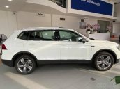 Bán gấp với giá ưu đãi chiếc Volkswagen Tiguan Allspace sản xuất năm 2020