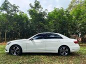 Cần bán xe Mercedes E class sản xuất 2015, màu trắng còn mới