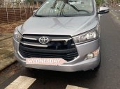 Cần bán Toyota Innova sản xuất năm 2017, màu ghi xám