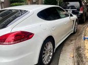 Bán gấp chiếc Porsche Panamera sản xuất năm 2016, màu trắng, nhập khẩu nguyên chiếc