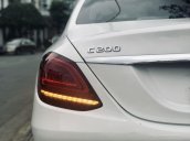 Bán Mercedes C class năm 2018, màu trắng còn mới