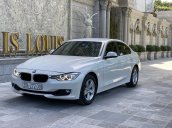 Bán BMW 320i 2014 trắng kem 26000km siêu mới