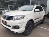 Cần bán gấp Toyota Fortuner năm 2016, màu trắng còn mới