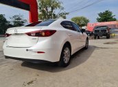 Cần bán Mazda 3 đăng ký lần đầu 2018, màu Trắng xe gia đình giá 586 triệu đồng