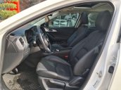 Cần bán Mazda 3 đăng ký lần đầu 2018, màu Trắng xe gia đình giá 586 triệu đồng