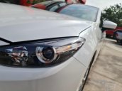 Cần bán Mazda 3 đăng ký lần đầu 2018, màu Trắng xe gia đình giá 586 triệu đồng