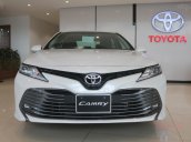 Bán xe Toyota Camry 2.0Q đời 2020, màu trắng