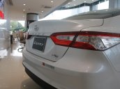 Bán xe Toyota Camry 2.0Q đời 2020, màu trắng