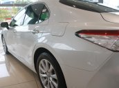 Bán xe Toyota Camry 2.0Q đời 2020, màu trắng