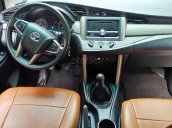 Bán ô tô Toyota Innova sản xuất 2016, màu bạc, số sàn