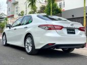 Toyota Camry - Cần Thơ - ưu đãi cực lớn - xe đủ màu, đủ phiên bản, giao ngay