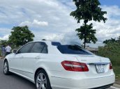 Bán xe Mercedes E250 năm 2010, màu trắng, nhập khẩu nguyên chiếc