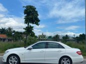 Bán xe Mercedes E250 năm 2010, màu trắng, nhập khẩu nguyên chiếc