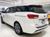 Cần bán lại xe Kia Sedona năm sản xuất 2016, màu trắng còn mới, 760tr