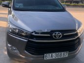 Gia đình bán xe Toyota Innova đời 2017, màu xám