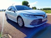 Bán Toyota Camry năm sản xuất 2019, màu trắng, xe nhập còn mới