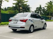 Cần bán gấp chiếc Hyundai i10 sedan 1.2AT, số tự động, màu bạc, giao nhanh