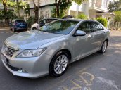 Cần bán lại xe Toyota Camry đời 2013, màu bạc