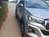 Bán Toyota Hilux 2018, màu bạc, nhập khẩu