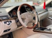 Bán Mercedes E300 2010, màu đen, 700tr