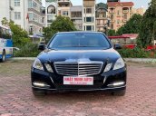 Bán Mercedes E300 2010, màu đen, 700tr