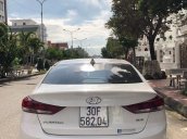 Cần bán Hyundai Elantra sản xuất năm 2018, màu trắng, giá tốt