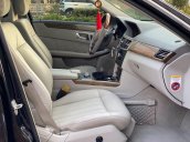 Bán Mercedes E300 2010, màu đen, 700tr