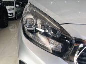 Cần bán lại xe Kia Rondo sản xuất năm 2018, màu bạc số sàn