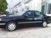 Bán Mercedes E240 năm sản xuất 2000, màu đen số tự động