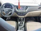 Bán xe Hyundai Accent 1.4AT xe màu bạc, xe đẹp, trả góp chỉ 157 triệu