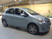 Cần bán xe Toyota Yaris năm 2012, màu bạc, nhập khẩu còn mới