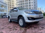 Cần bán xe Toyota Fortuner đời 2014, màu bạc chính chủ