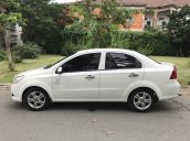 Cần bán xe Chevrolet Aveo màu trắng đời 2015, 70.000km, 240 triệu đồng