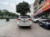 Bán xe Kia Sedona bản full máy dầu 2.2, sản xuất cuối 2018 đăng ký 2019, màu trắng, đi chuẩn 24.000km