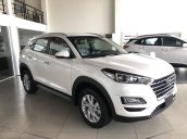 Tucson 2.0L tiêu chuẩn, giảm thuế trước bạ, quà tặng hấp dẫn