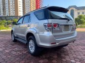 Cần bán xe Toyota Fortuner đời 2014, màu bạc chính chủ