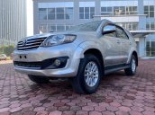 Cần bán xe Toyota Fortuner đời 2014, màu bạc chính chủ