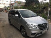 Cần bán xe Toyota Innova sản xuất 2016, màu bạc còn mới