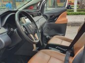 Cần bán Toyota Innova E 2018, mới 90%