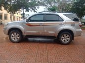 Cần bán Toyota Fortuner năm sản xuất 2011 còn mới