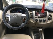 Cần bán xe Toyota Innova sản xuất 2016, màu bạc còn mới