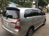 Cần bán xe Toyota Innova sản xuất 2016, màu bạc còn mới