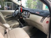 Cần bán xe Toyota Innova sản xuất 2016, màu bạc còn mới