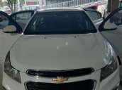 Xe Chevrolet Cruze đời 2017, màu trắng còn mới