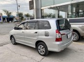 Cần bán gấp Toyota Innova 2.0E sản xuất năm 2016, màu bạc chính chủ, giá 485tr