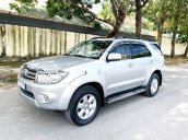 Cần bán xe Toyota Fortuner năm sản xuất 2009, màu bạc còn mới, 425tr