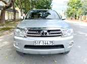 Cần bán xe Toyota Fortuner năm sản xuất 2009, màu bạc còn mới, 425tr